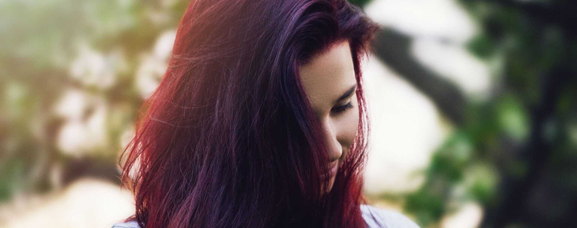 Cherry Red Hair bez efektu sztucznej czerwieni – komu pasuje ten odcień?